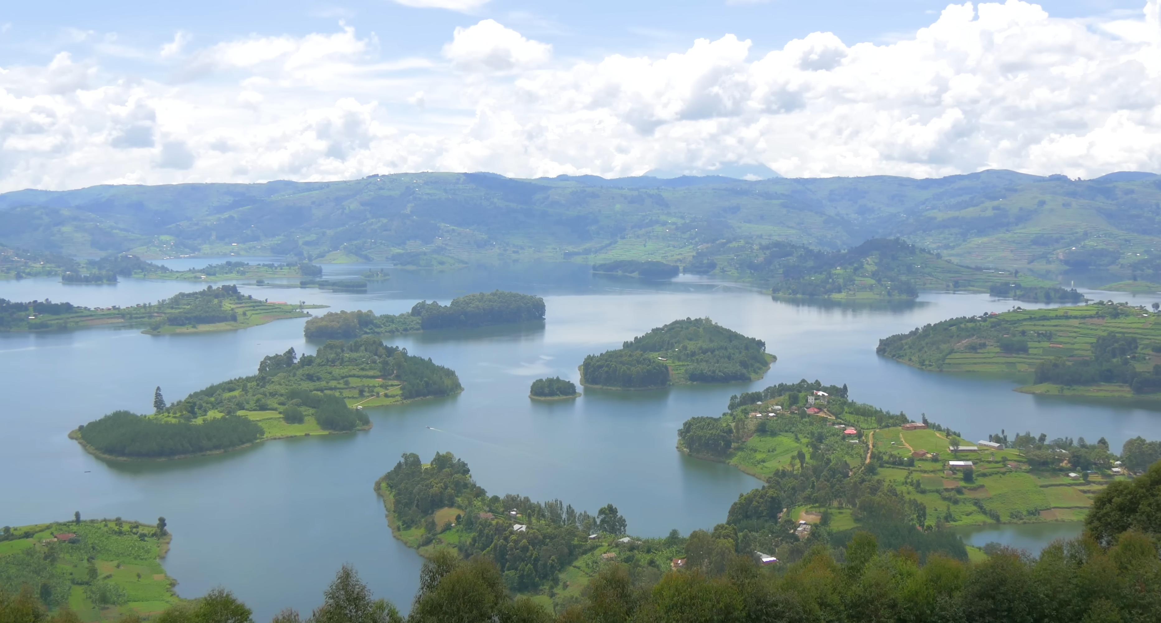 Lake Bunyonyi Islands | Uganda Gorilla Trekking Safaris and Tours