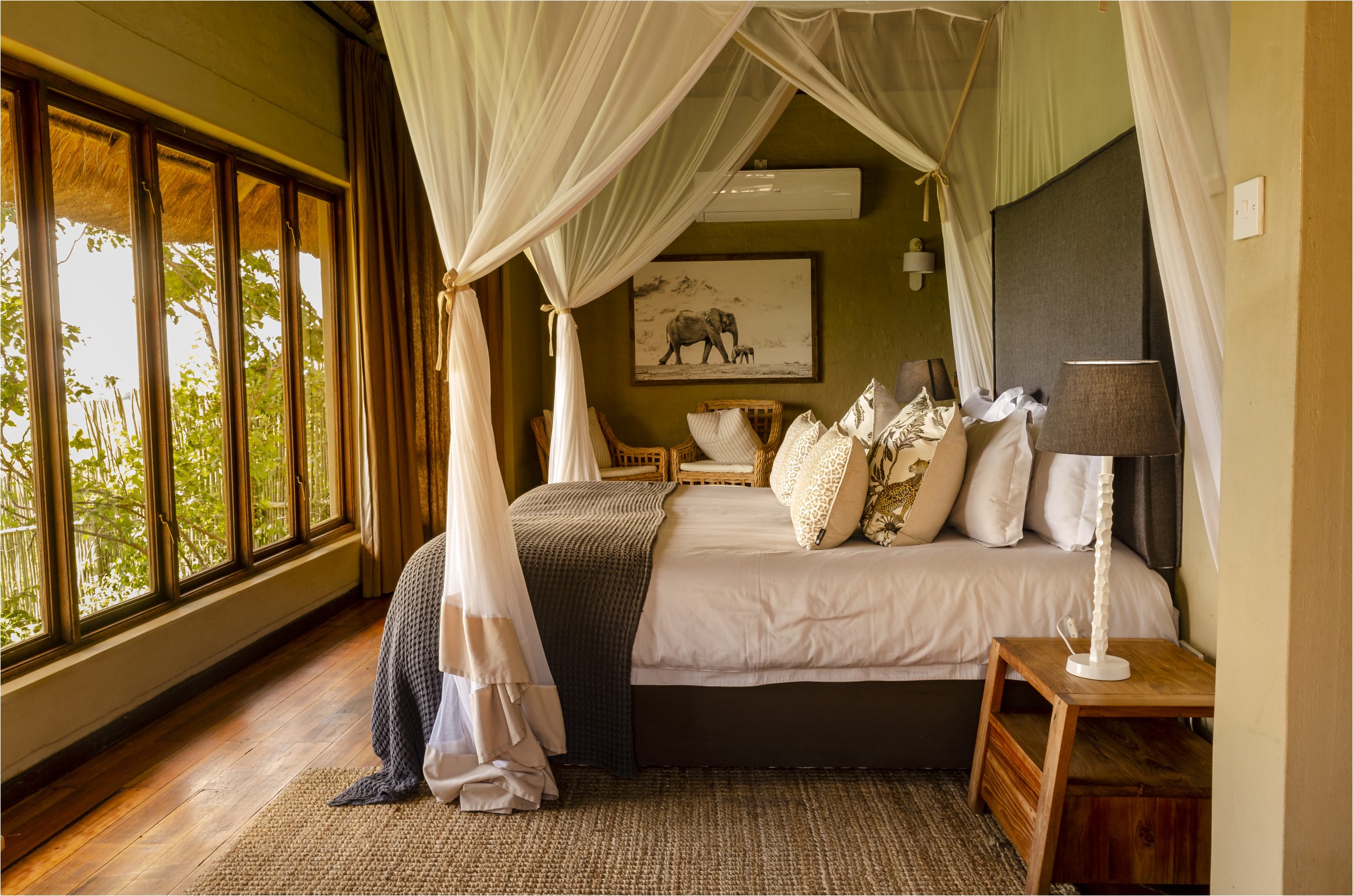 Luxury lodges_Comfort in the Wild_Mtembezi African Safaris_Ngoma Lodge