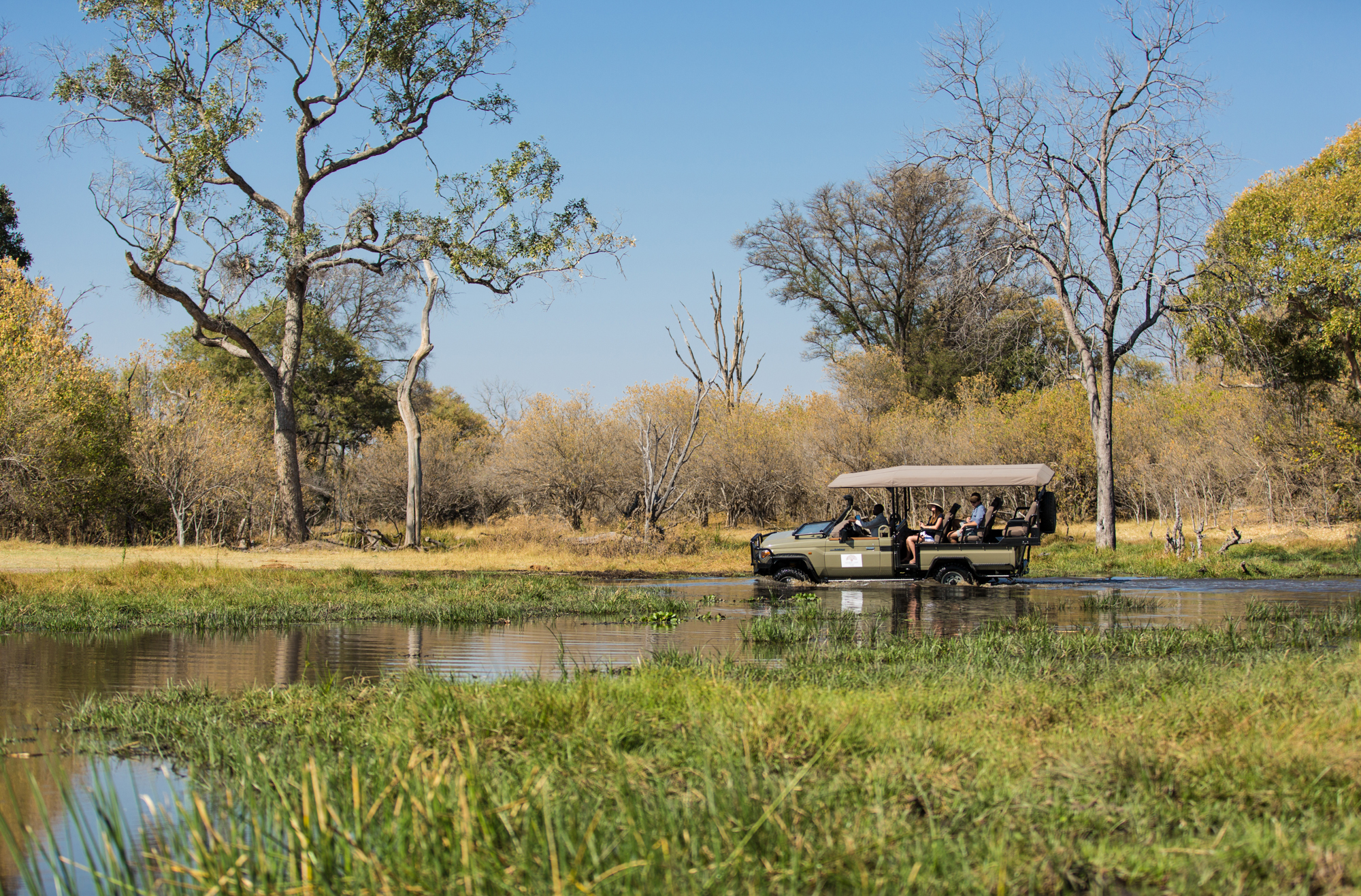 Guided 4x4 river crossing_Okavango Delta safari experience_Mtembezi African Safaris